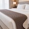 Покрывало Саше Hotel Style 70 x 240 см микрофибра двустороннее стеганное отельное шоколад, беж