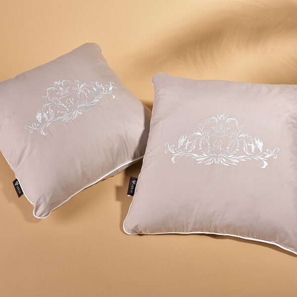 Подушка ROYAL з вишивкою ТМ IDEIA 45 x 45 см св.сірий - зображення 6