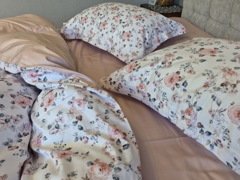 Комплект постельного белья Linda Сатин PREMIUM, нежно-розовый с цветами - изображение 9